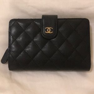 Chanel caviar leather black wallet like new
